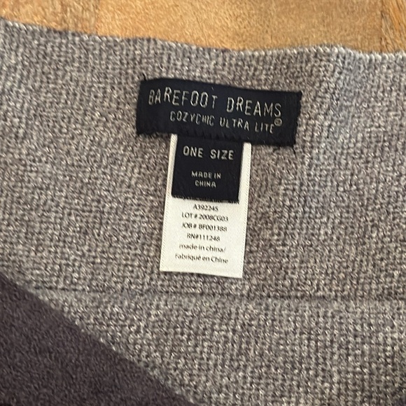 BAREFOOT DREAMS OCEAN BREEZE STRIPED PONCHO One Size soft cozy warm comfy - Picture 2 of 4